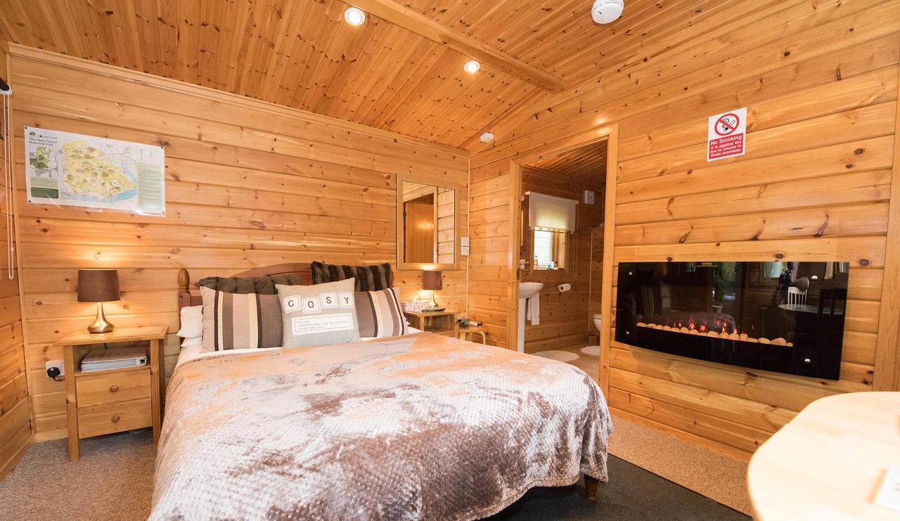 Cypress Log Cabins Accommodation Godshill Kültér fotó